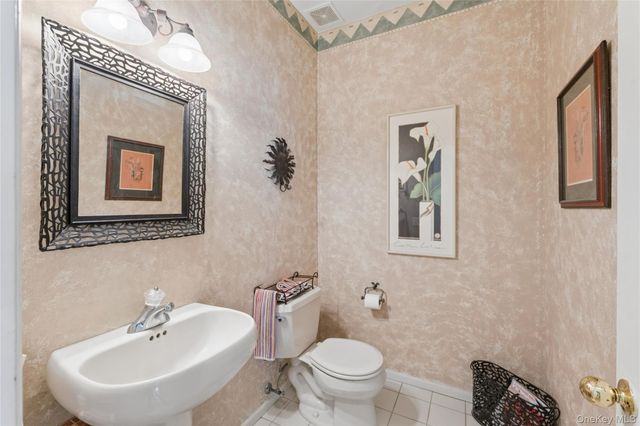 3 Naomi Court, Melville, NY 11747
