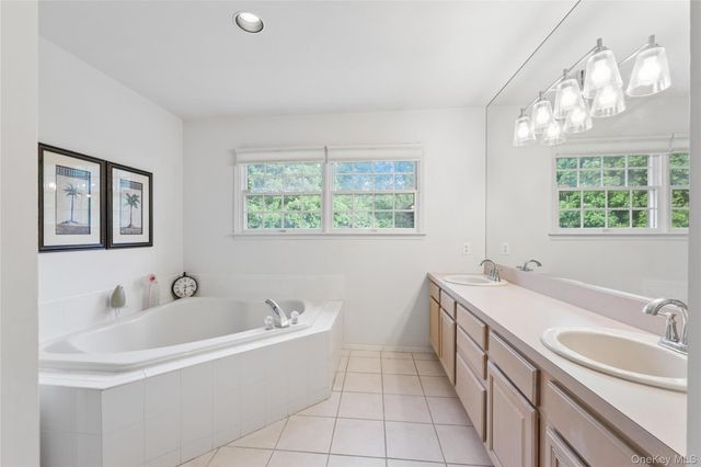 3 Naomi Court, Melville, NY 11747
