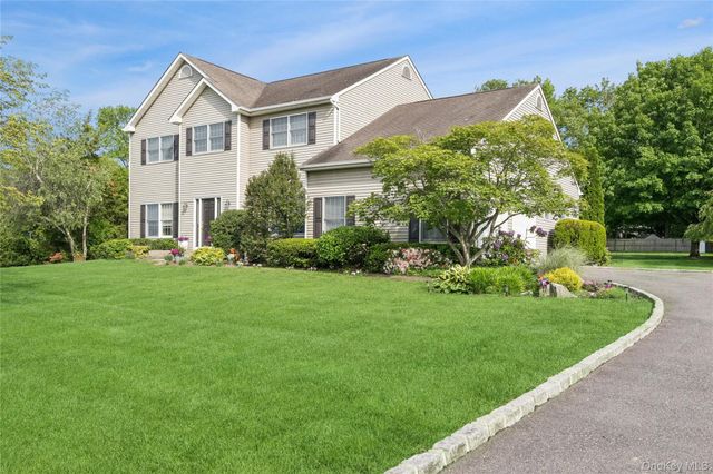 3 Naomi Court, Melville, NY 11747
