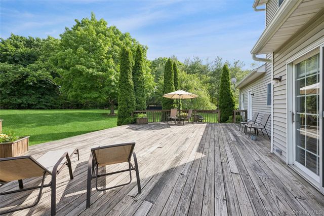 3 Naomi Court, Melville, NY 11747