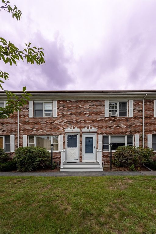 6 Robins St. 6, East Bridgewater, MA 02333