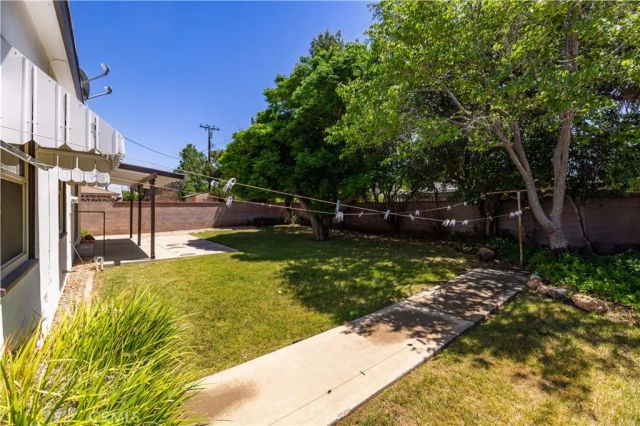 1438 W Ivyton, Lancaster, CA 93534