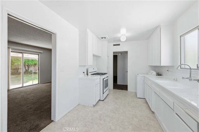 1438 W Ivyton, Lancaster, CA 93534