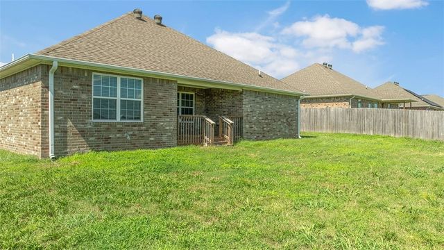 2009 Ridge Street, Gentry, AR 72734