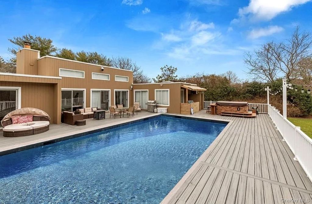 32 Lewis Road, East Quogue, NY 11942