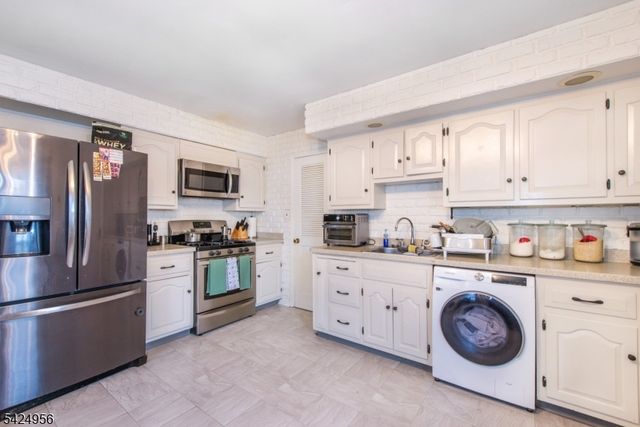 89 Norwood Ave, Lodi Boro, NJ 07644