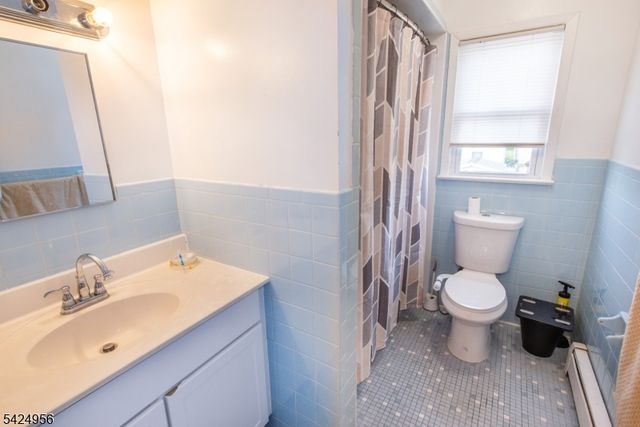 89 Norwood Ave, Lodi Boro, NJ 07644