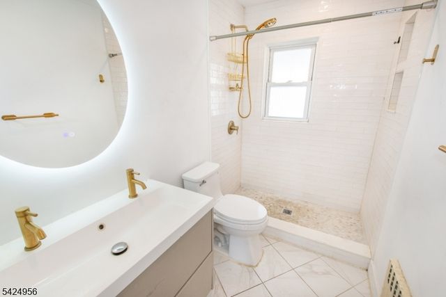 89 Norwood Ave, Lodi Boro, NJ 07644