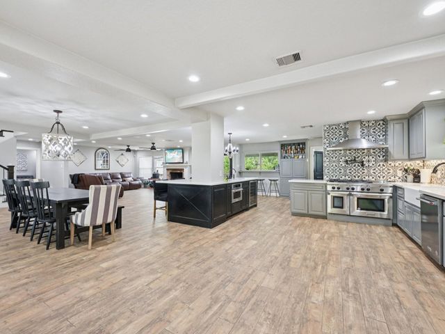 18611 Point Lookout Drive, Nassau Bay, TX 77058