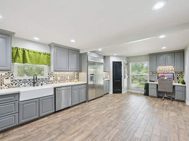 18611 Point Lookout Drive, Nassau Bay, TX 77058