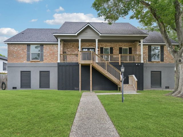 18611 Point Lookout Drive, Nassau Bay, TX 77058