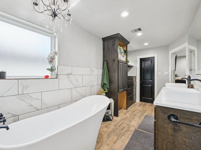 18611 Point Lookout Drive, Nassau Bay, TX 77058