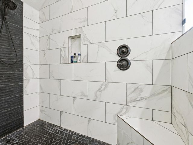 18611 Point Lookout Drive, Nassau Bay, TX 77058