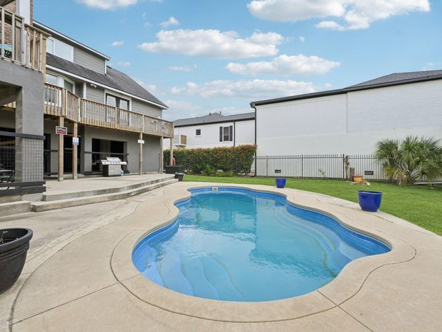 18611 Point Lookout Drive, Nassau Bay, TX 77058