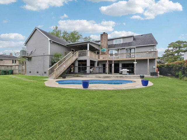 18611 Point Lookout Drive, Nassau Bay, TX 77058