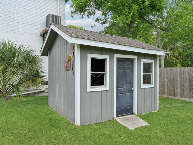 18611 Point Lookout Drive, Nassau Bay, TX 77058