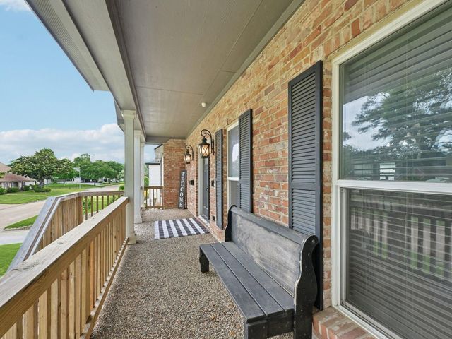 18611 Point Lookout Drive, Nassau Bay, TX 77058