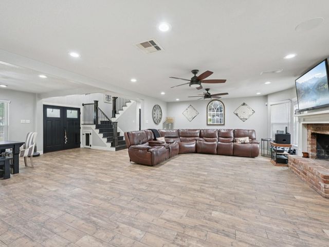 18611 Point Lookout Drive, Nassau Bay, TX 77058