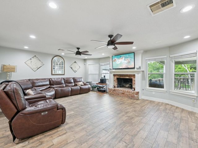 18611 Point Lookout Drive, Nassau Bay, TX 77058