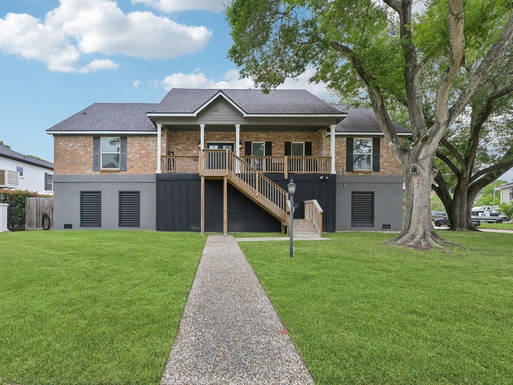 18611 Point Lookout Drive, Nassau Bay, TX 77058