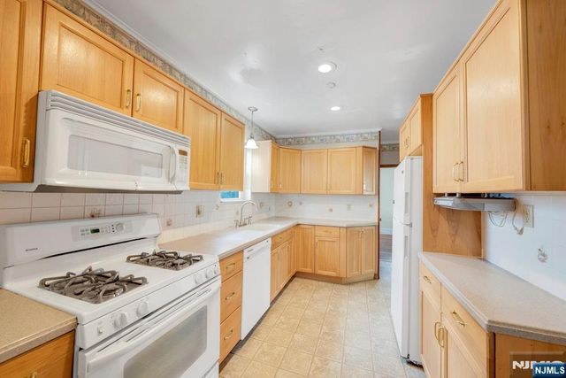 121 Hillside Avenue, Teaneck, NJ 07666