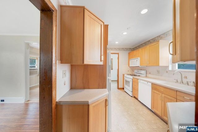 121 Hillside Avenue, Teaneck, NJ 07666