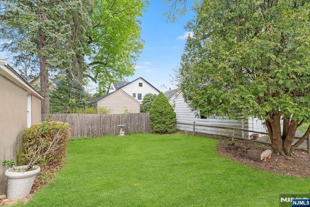 121 Hillside Avenue, Teaneck, NJ 07666