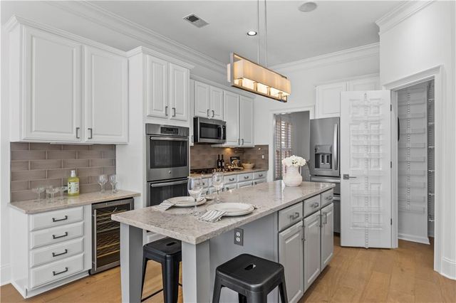 285 Wembley Circle, Atlanta, GA 30328