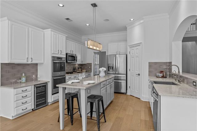 285 Wembley Circle, Atlanta, GA 30328