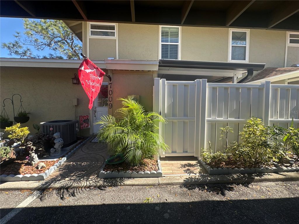 7009 SALINAS COURT, Tampa, FL 33634