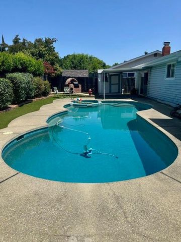 2424 Zinfandel Dr, Rancho Cordova, CA 95670