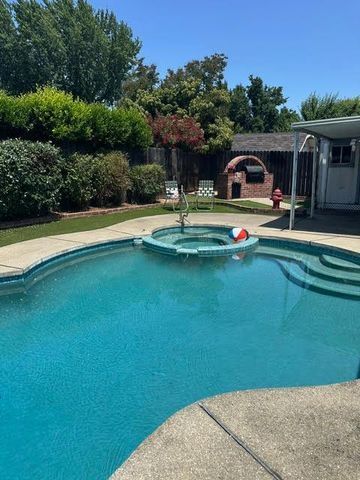 2424 Zinfandel Dr, Rancho Cordova, CA 95670
