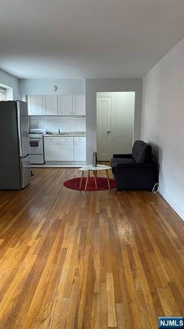 2337 Hudson Terrace B14, Fort Lee, NJ 07024