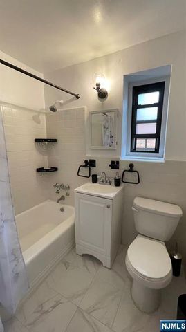 2337 Hudson Terrace B14, Fort Lee, NJ 07024