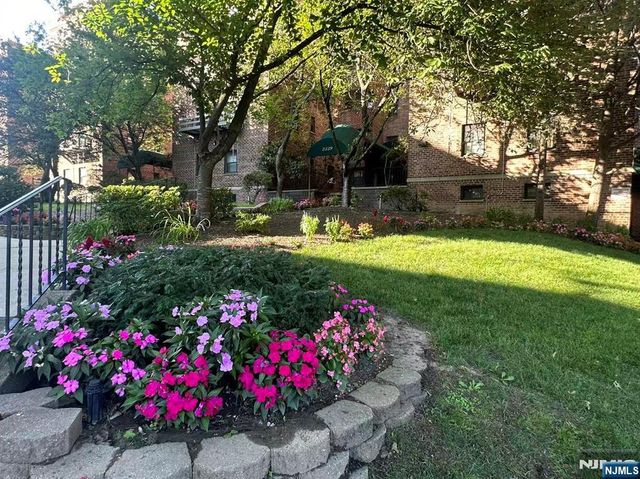 2337 Hudson Terrace B14, Fort Lee, NJ 07024