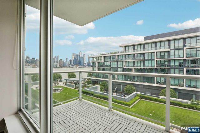 1000 Avenue At Port Imperial 512, Weehawken, NJ 07086