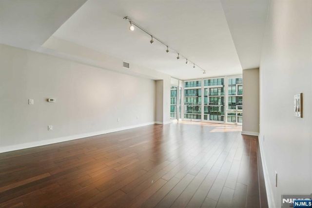 1000 Avenue At Port Imperial 512, Weehawken, NJ 07086