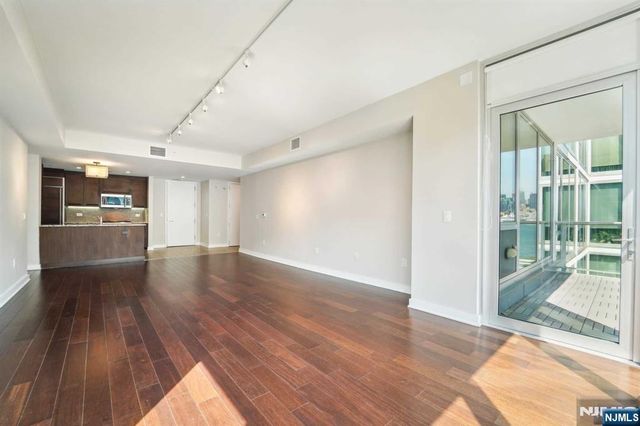 1000 Avenue At Port Imperial 512, Weehawken, NJ 07086