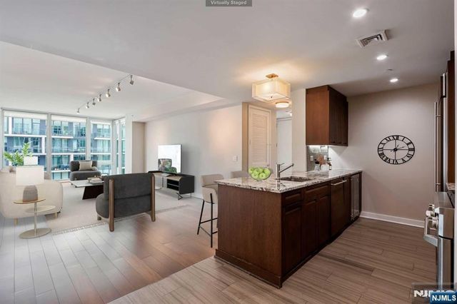 1000 Avenue At Port Imperial 512, Weehawken, NJ 07086