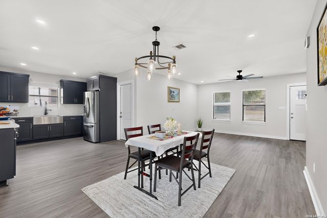 458 Maplewood Ln, San Antonio, TX 78216