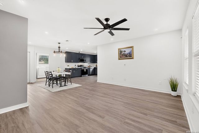 458 Maplewood Ln, San Antonio, TX 78216