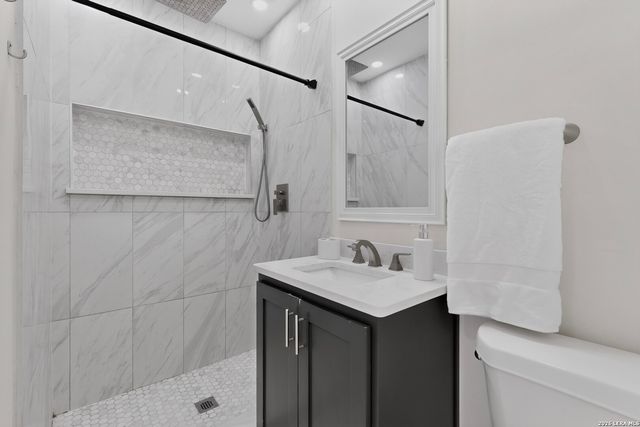 458 Maplewood Ln, San Antonio, TX 78216