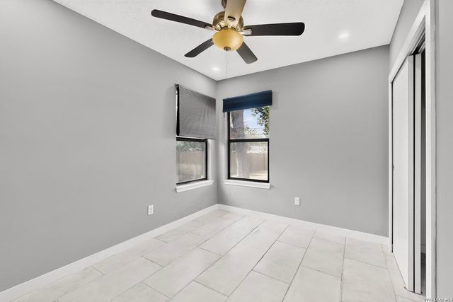 458 Maplewood Ln, San Antonio, TX 78216