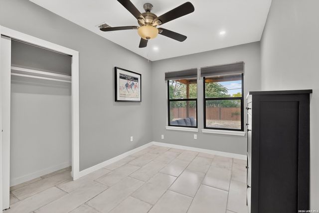 458 Maplewood Ln, San Antonio, TX 78216