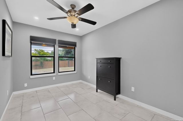 458 Maplewood Ln, San Antonio, TX 78216