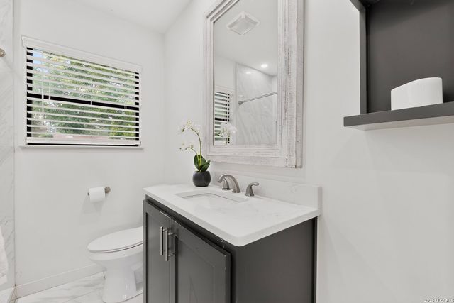 458 Maplewood Ln, San Antonio, TX 78216