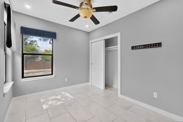 458 Maplewood Ln, San Antonio, TX 78216