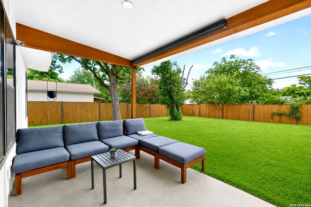 458 Maplewood Ln, San Antonio, TX 78216
