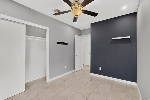 458 Maplewood Ln, San Antonio, TX 78216