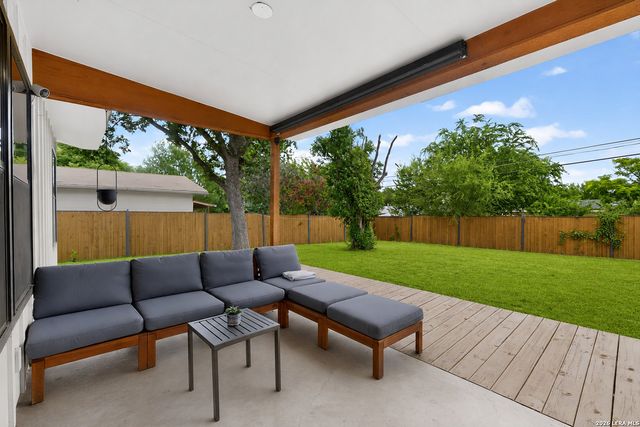 458 Maplewood Ln, San Antonio, TX 78216